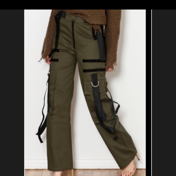 Hot & Delicious Pants - 🔥 Hot & delicious, Green with black  cargo p…